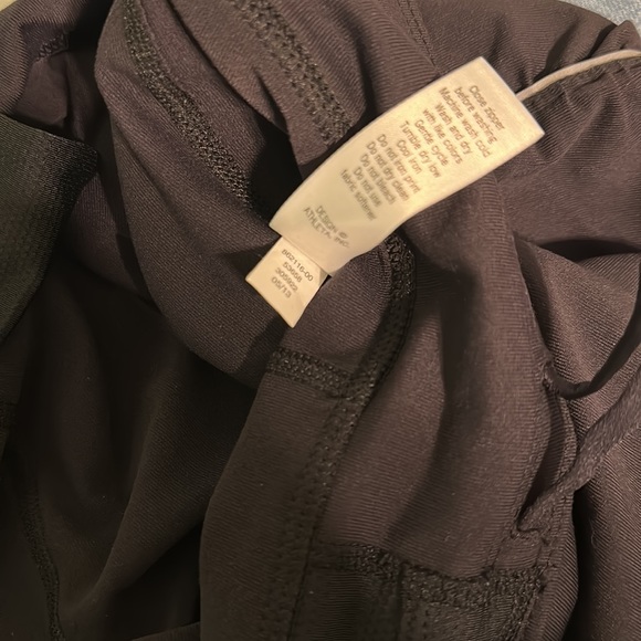 Athleta Contender 2 in 1 Skirt Skort Capri Cropped Leggings Black Size Small - Picture 14 of 14